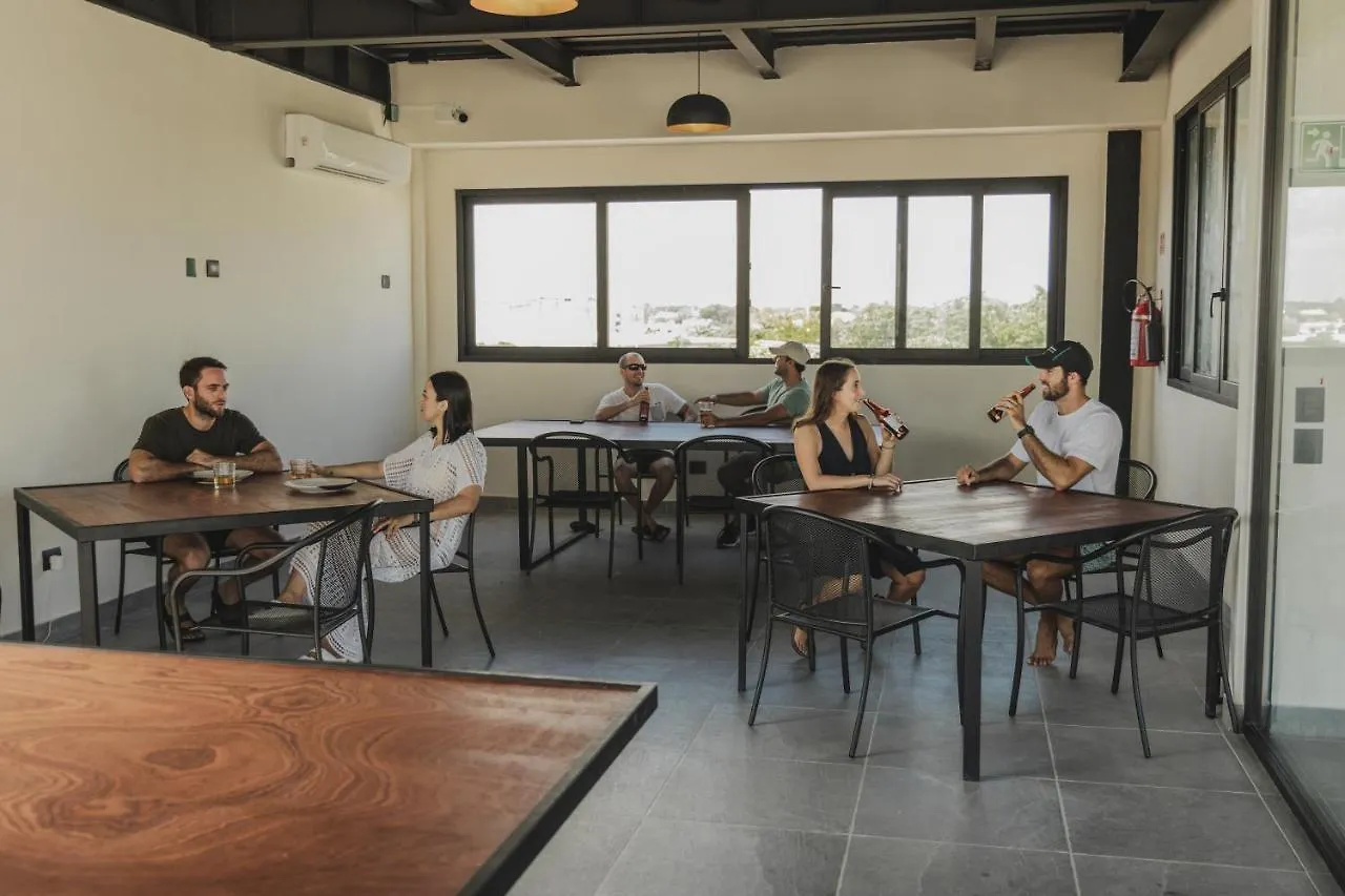 Caleta Hostel Rooftop & Pool Cancún