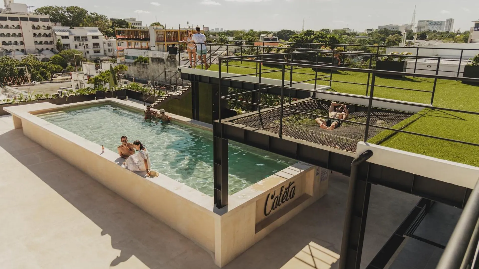 Caleta Hostel Rooftop & Pool Cancún