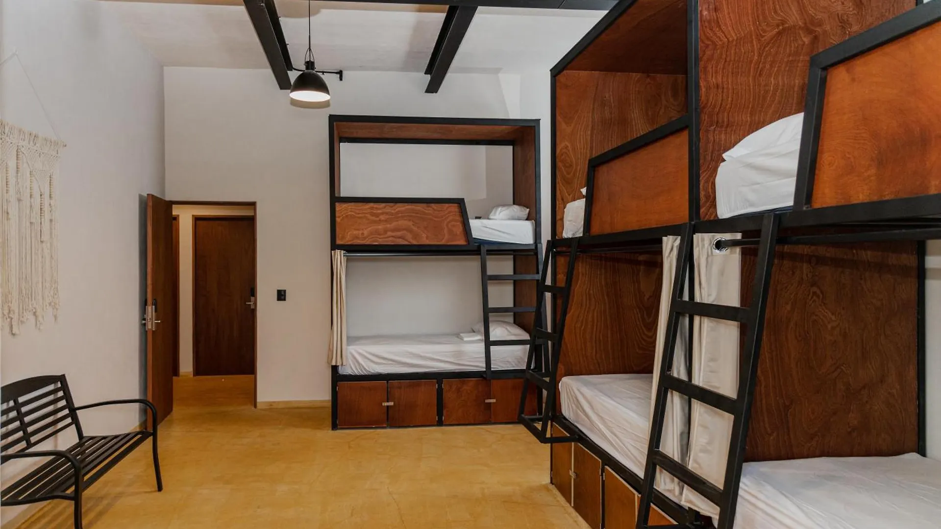 Caleta Hostel Rooftop & Pool Cancún